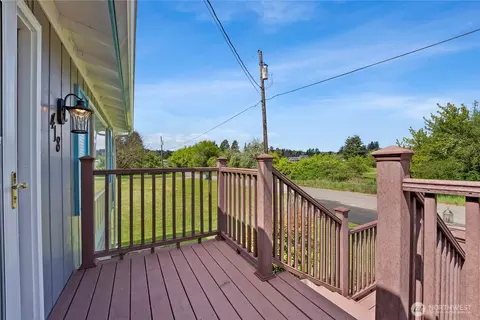 Exterior - 418 E Oakview Ave, Centralia, WA 98531 photo 4 of 9