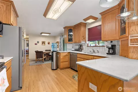 Kitchen - 418 E Oakview Ave, Centralia, WA 98531 photo 1 of 3