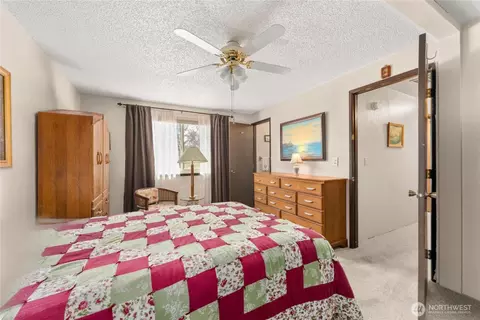 Bedroom - 418 E Oakview Ave, Centralia, WA 98531 photo 4 of 4