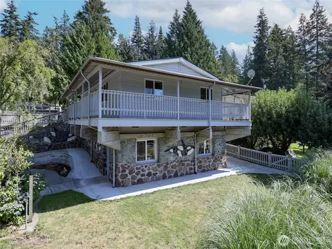 74 Wren Ln, Camano Island, WA 98282