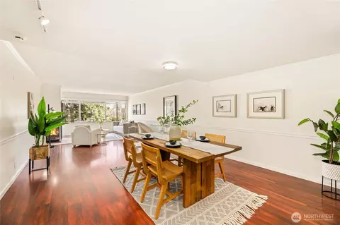 6512 Park Point Ln NE #202-C, Seattle, WA 98115