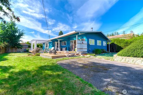 611 Crystal Beach Rd, Point Roberts, WA 98281