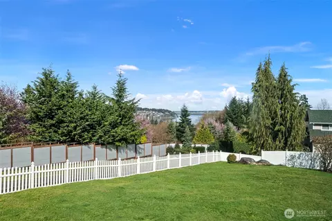 1114 Leschi Dr, Fox Island, WA 98333