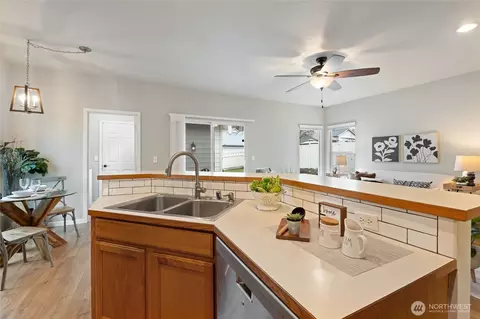 Kitchen - 13496 Summit Ave SE, Monroe, WA 98272 photo 4 of 5