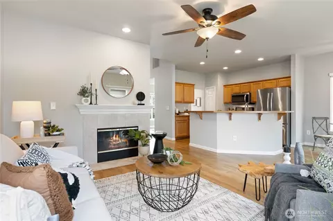Living - 13496 Summit Ave SE, Monroe, WA 98272 photo 4 of 5