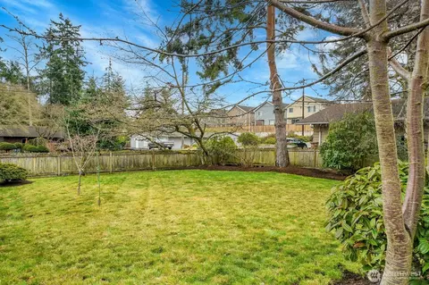 Exterior - 515 92nd St SE, Everett, WA 98208 photo 8 of 9