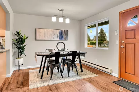 Dining - 515 92nd St SE, Everett, WA 98208 photo 1 of 2