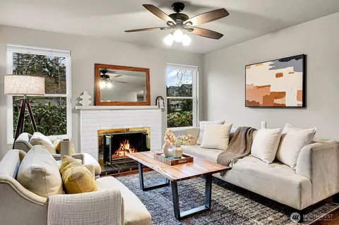 Living - 515 92nd St SE, Everett, WA 98208 photo 1 of 2
