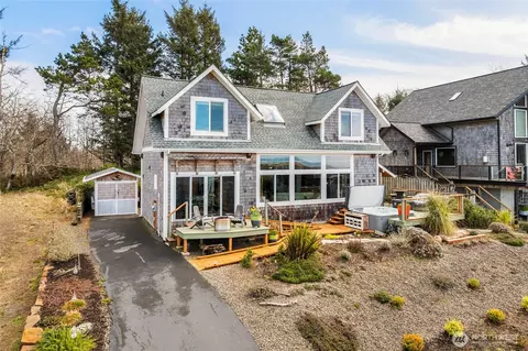 34910 J Pl, Ocean Park, WA 98640