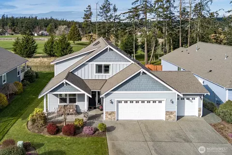3114 SW Fairway Point Dr, Oak Harbor, WA 98277