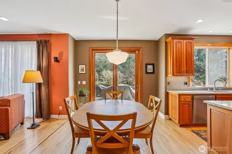 Dining - 930 NW Deerfern Loop, Camas, WA 98607 photo 2 of 3