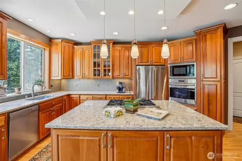Kitchen - 930 NW Deerfern Loop, Camas, WA 98607 photo 3 of 3