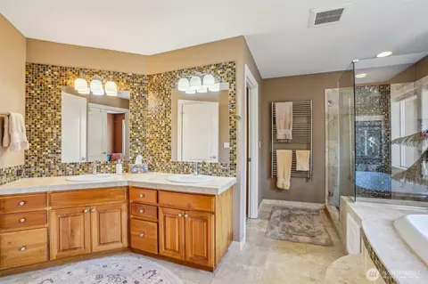 Bath - 930 NW Deerfern Loop, Camas, WA 98607 photo 1 of 4