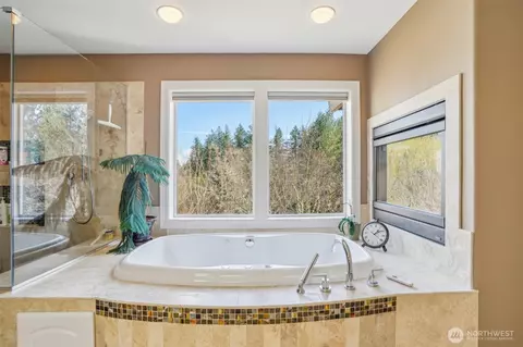 Bath - 930 NW Deerfern Loop, Camas, WA 98607 photo 2 of 4