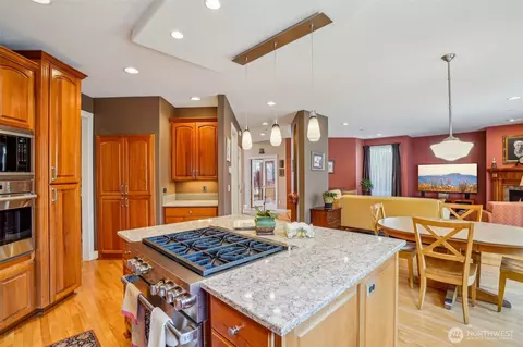 Kitchen - 930 NW Deerfern Loop, Camas, WA 98607 photo 2 of 3