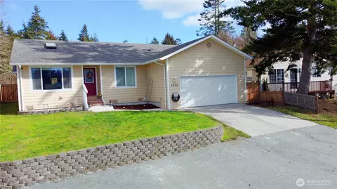1255 Mitscher Dr, Coupeville, WA 98239