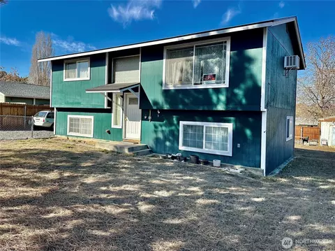 118 Fern St NW, Royal City, WA 99357
