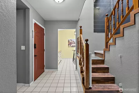 Entry Way - 7545 Bridge Pl NE, Bremerton, WA 98311 photo 1 of 2