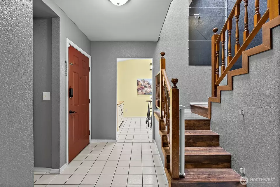 Entry Way - 7545 Bridge Pl NE, Bremerton, WA 98311 photo 1 of 2