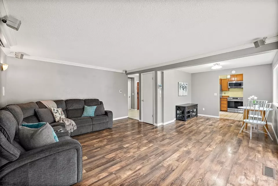 Living - 7545 Bridge Pl NE, Bremerton, WA 98311 photo 1 of 2