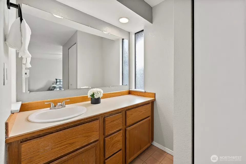 Bath - 7545 Bridge Pl NE, Bremerton, WA 98311 photo 2 of 3