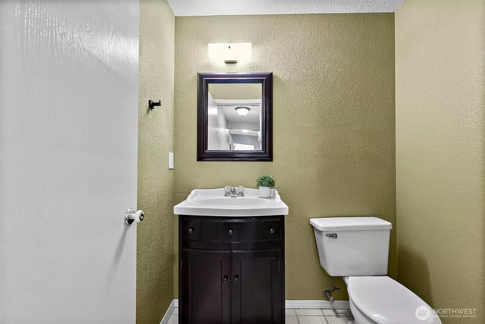 Bath - 7545 Bridge Pl NE, Bremerton, WA 98311 photo 1 of 3