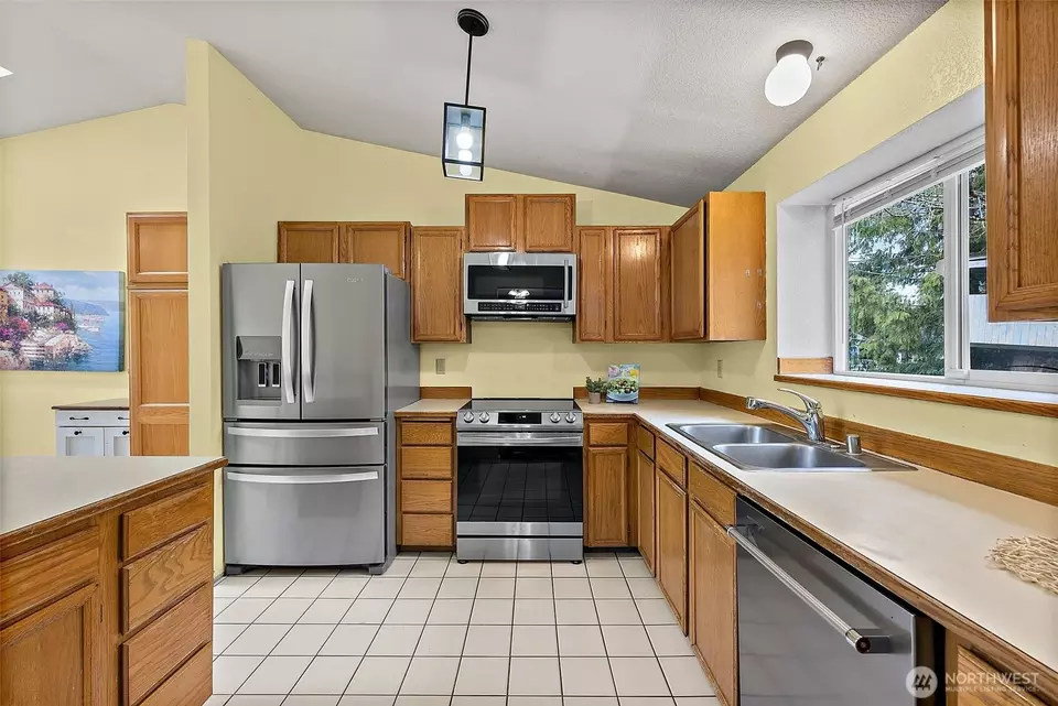 Kitchen - 7545 Bridge Pl NE, Bremerton, WA 98311 photo 1 of 1