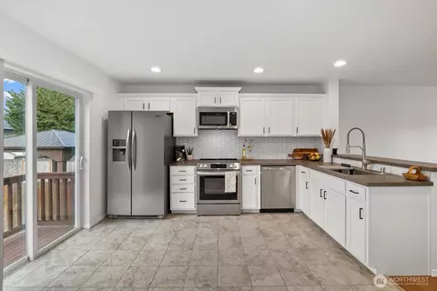 Kitchen - 1907 199th St E, Spanaway, WA 98387 photo 1 of 2