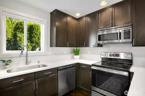 Kitchen - 429 20th Ave E #B, Seattle, WA 98102 photo 2 of 4