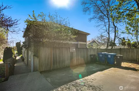 Exterior - 429 20th Ave E #B, Seattle, WA 98102 photo 5 of 5