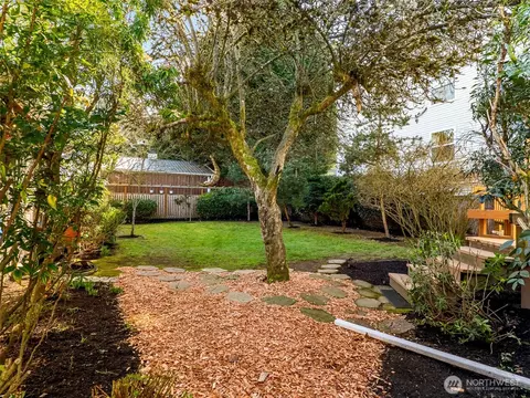 Exterior - 435 N 90th St, Seattle, WA 98103 photo 6 of 12