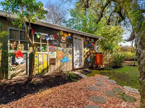 Exterior - 435 N 90th St, Seattle, WA 98103 photo 11 of 12