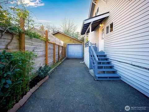 Exterior - 435 N 90th St, Seattle, WA 98103 photo 5 of 12