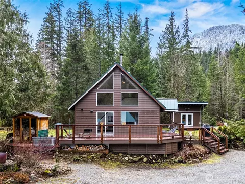 69711 NE 130th St, Skykomish, WA 98288