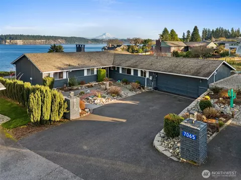 7065 Grandview Pl, Gig Harbor, WA 98335