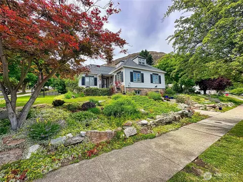 302 Stevens Ave, Coulee Dam, WA 99116