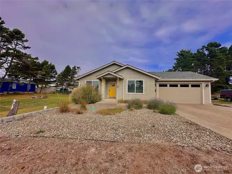 1323 196th Pl, Long Beach, WA 98631