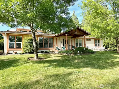 1661 E Thomas Rd, Grapeview, WA 98546