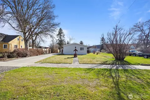 219 W Fifth St, Waitsburg, WA 99361