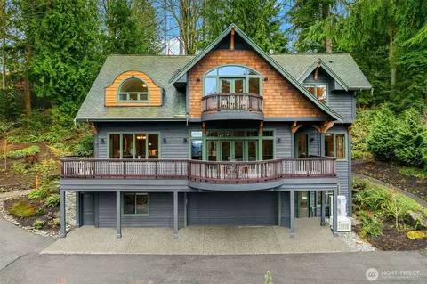 17393 SE Cougar Mountain Dr, Bellevue, WA 98006