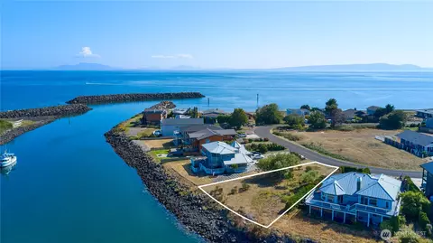 46 Harbor Seal Dr, Point Roberts, WA 98281