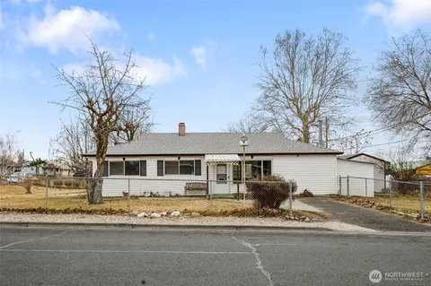 1013 E Plum, Moses Lake, WA 98837