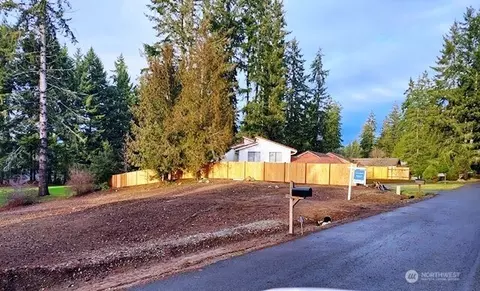 180 E Lakeland Way, Allyn, WA 98524