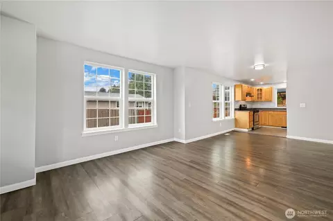 Living - 302 Seattle St E, Rainier, WA 98576 photo 2 of 3