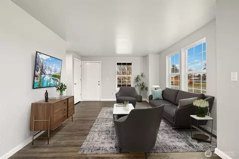 Living - 302 Seattle St E, Rainier, WA 98576 photo 1 of 3