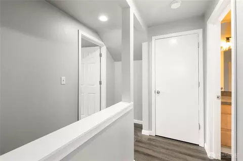 Entry Way - 302 Seattle St E, Rainier, WA 98576 photo 1 of 1