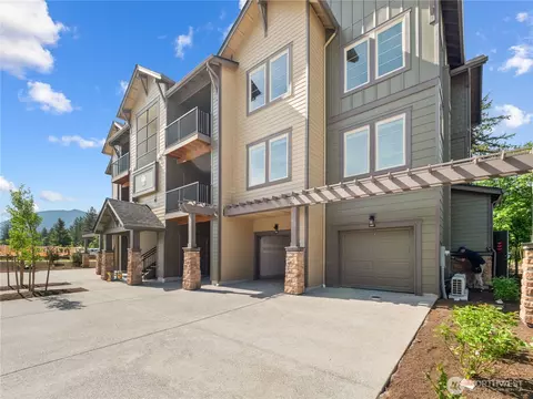 1850 SE 12th Pl #202, North Bend, WA 98045