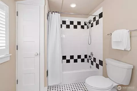 Bath - 809 N 50th St, Seattle, WA 98103 photo 3 of 4