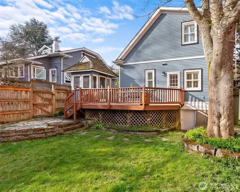 Exterior - 809 N 50th St, Seattle, WA 98103 photo 5 of 7
