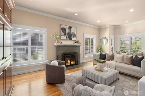 Living - 809 N 50th St, Seattle, WA 98103 photo 3 of 3